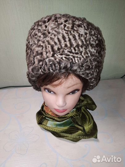 Шапка женская из каракуля зимняя