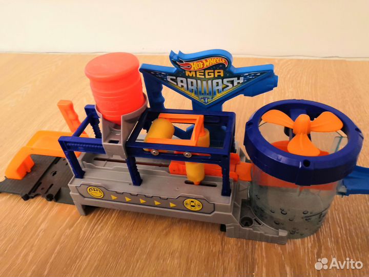 Hot Wheels Вулкан и автомойка