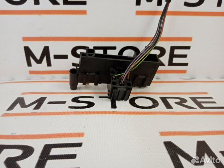 Кронштейн блока реле Mercedes-Benz E-Class W210