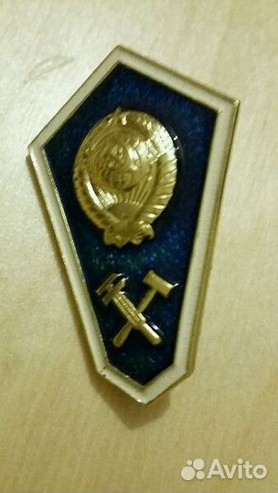 Нагрудной значок