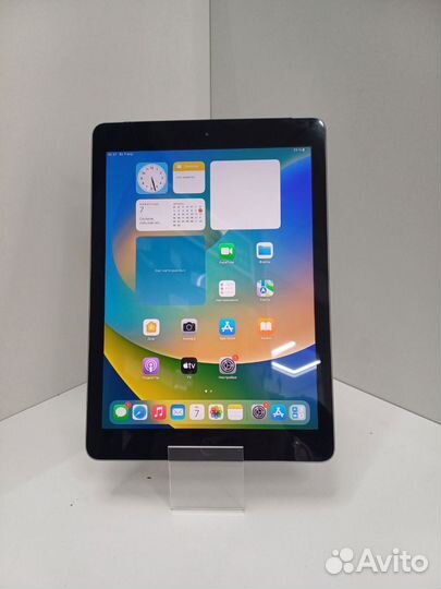 Планшет с SIM-картой Apple iPad 2017 32Gb Wi-Fi +
