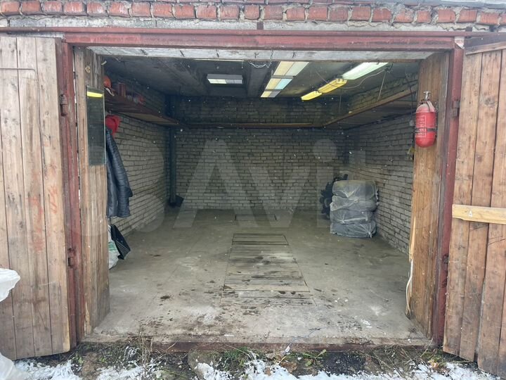 Гараж, > 30 м²