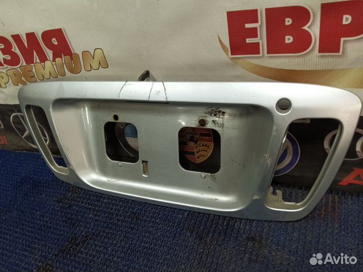 Накладка двери багажника Toyota Nadia SXN10 3S-FSE