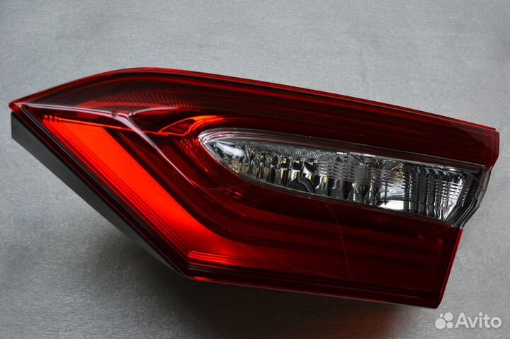 Фонарь правый Toyota Camry 70 2018-н.в