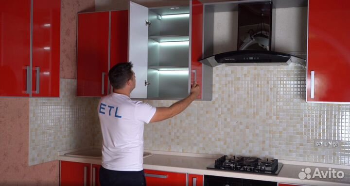 Система умной подсветки кухни и мебели в монохромн