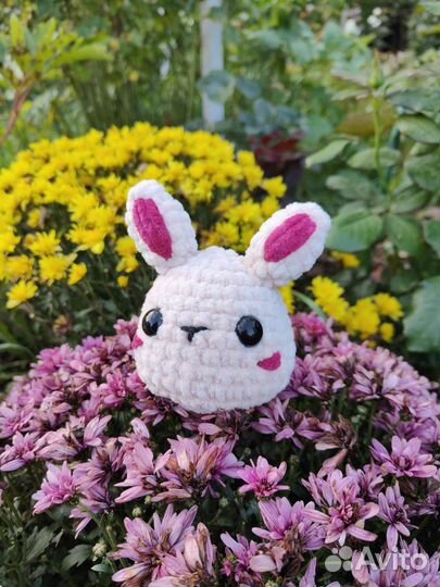 Вязаный зайчик игрушка