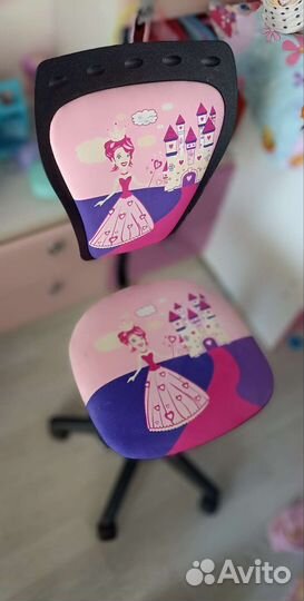 Детское кресло на колесиках