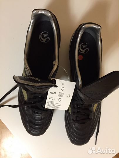 Футбольные бутсы adidas (размер 43) новые
