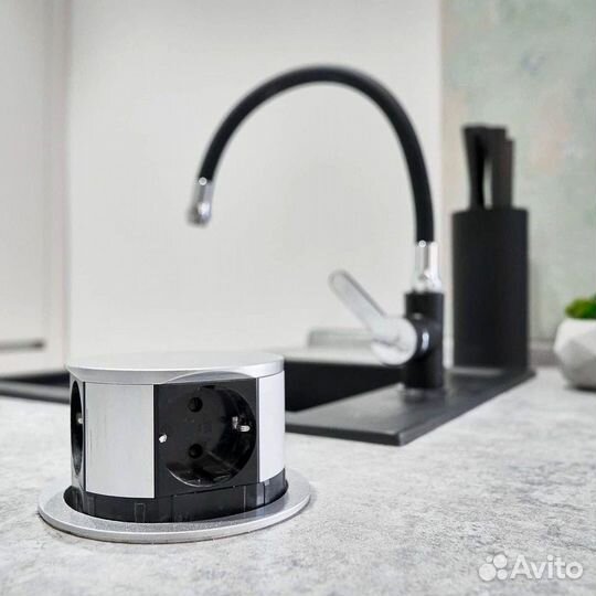 Кухонный гарнитур прямой в потолок на заказ