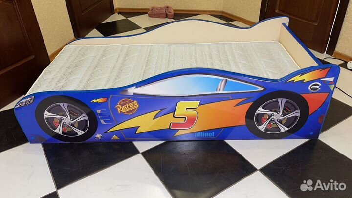 Кровать детская машинка