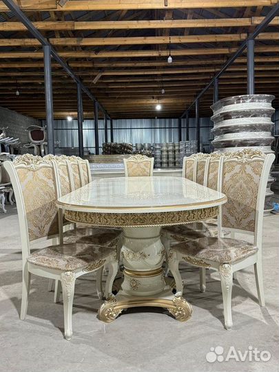 Кухонный стол и стулья