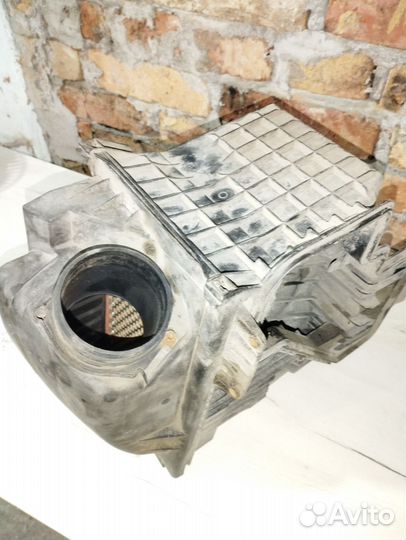 Корпус воздушного фильтра bмw 7 Е65 бмв 7 Е65 Е66