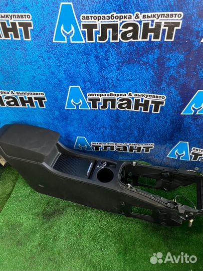 Подлокотник Opel Astra J универсал A16XER 2011