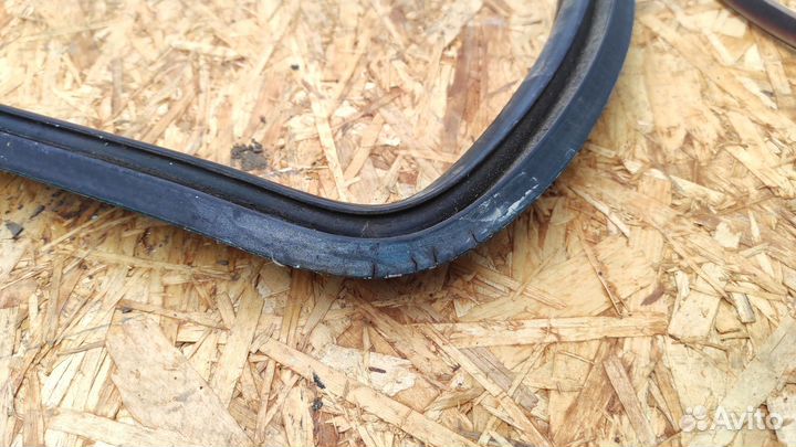 Уплотнитель заднего стекла BMW E21