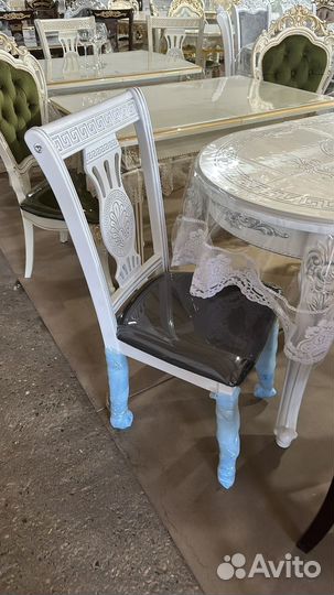 Столы и стулья