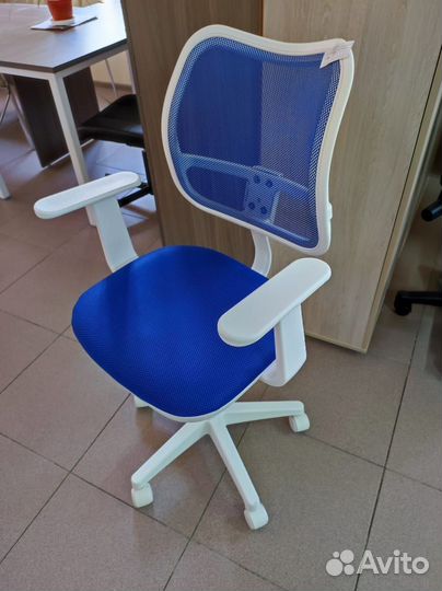 Офисное кресло