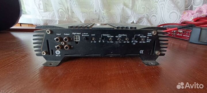 Автомобильный сабвуфер и усилитель