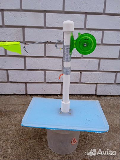 Удочка зимняя самоподсикайка