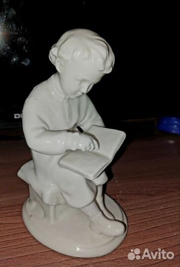 Статуэтка фарфор 
