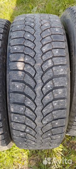Bridgestone Blizzak Spike-01 195/60 R15 88