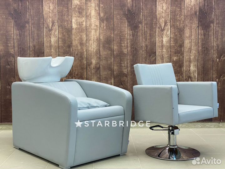 Парикмахерская мойка и парикмахерское кресло