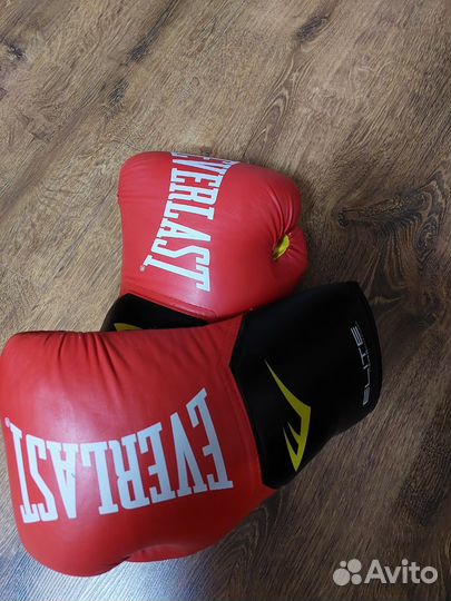 Боксерские перчатки 16