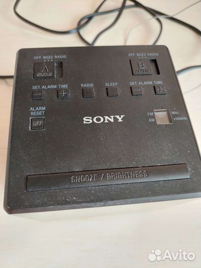 Радиобудильник Sony ICF-C1T