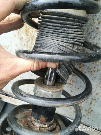 Стойки передние VW Polo, Skoda Rapid