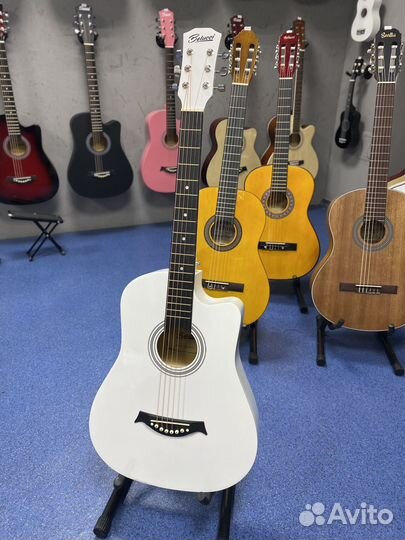 Гитара акустическая белая (новая)