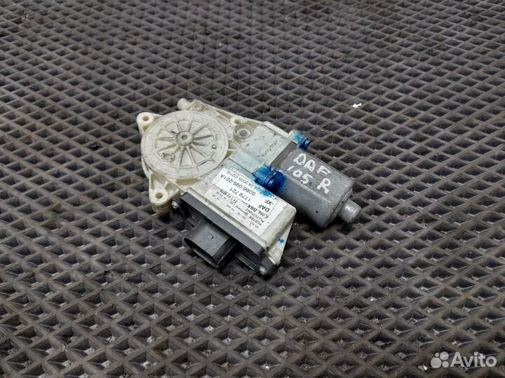 1779721 Моторчик стеклоподъемника левый Daf XF105