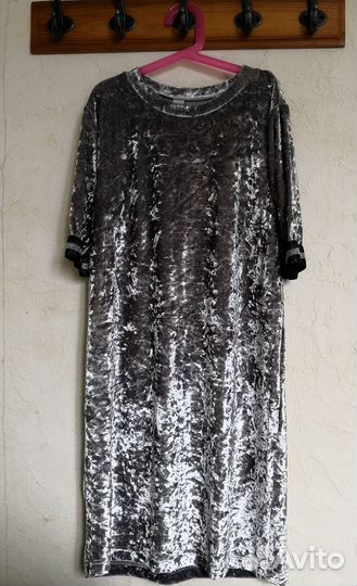 Платье молодежное серое бархат короткое