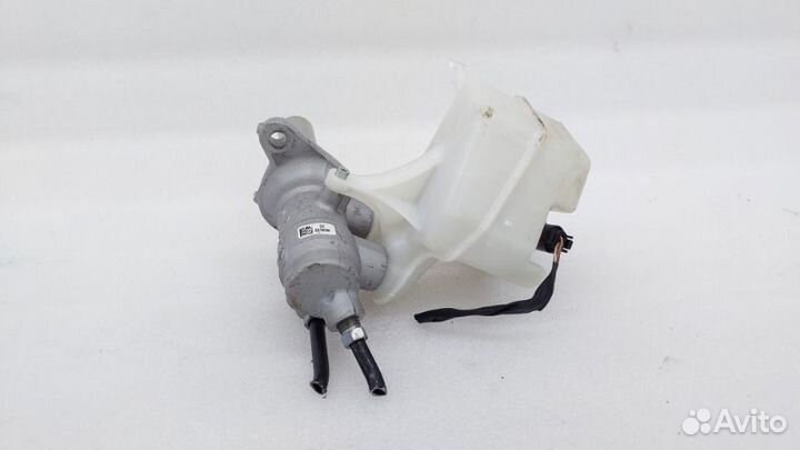 Главный тормозной цилиндр Mercedes-Benz Cls400