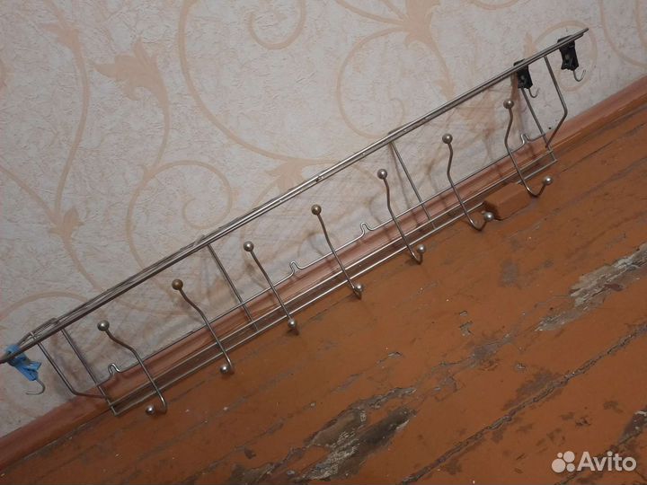 Вешалка настенная металлическая