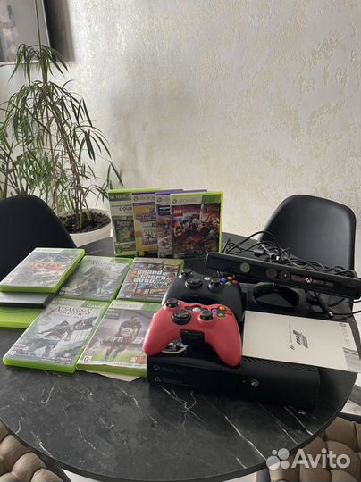 Xbox 360 с кинектом и 2 геймпада