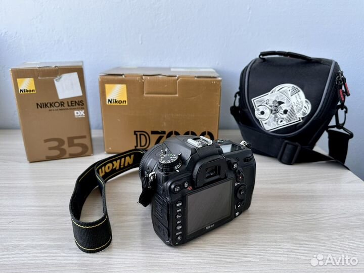 Nikon D7000 с полным комплектом аксессуаров