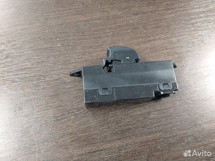 Кнопка стеклоподъемника задняя правая Mitsubishi