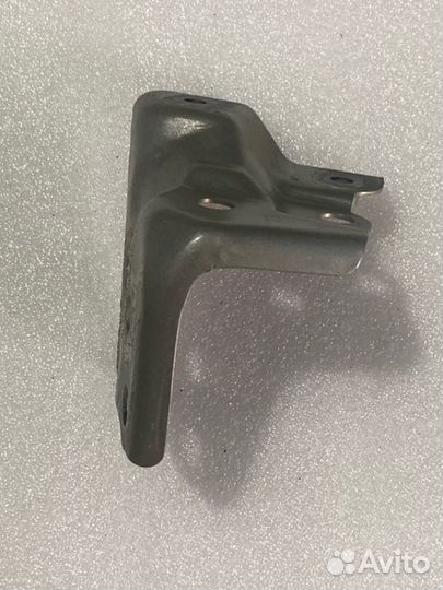 Кронштейн крыла и лонжерона передний левый Toyota