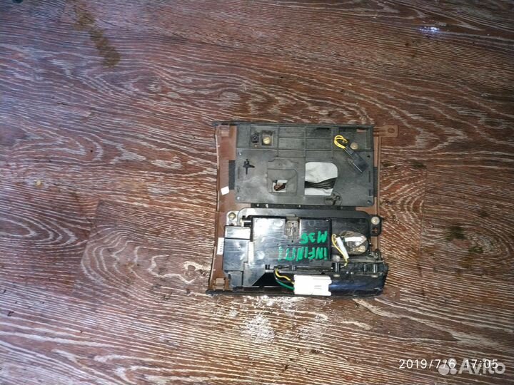 Накладка декоративная Infiniti M (Y50) 2004-2010