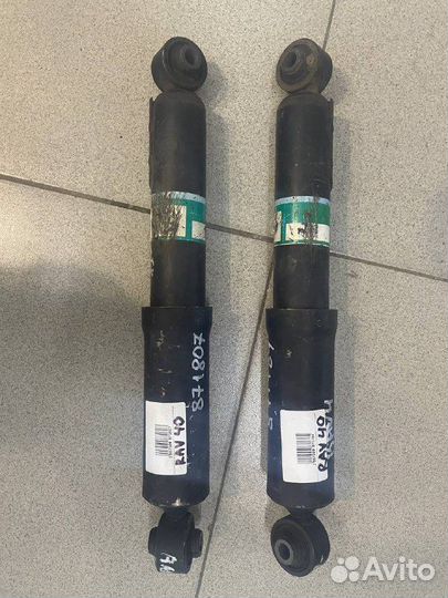 Задние стойки амортизатора Toyota Rav 4 40