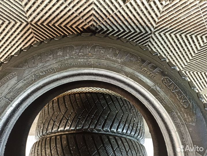 Goodyear UltraGrip Ice Arctic SUV 225/65 R17 102T