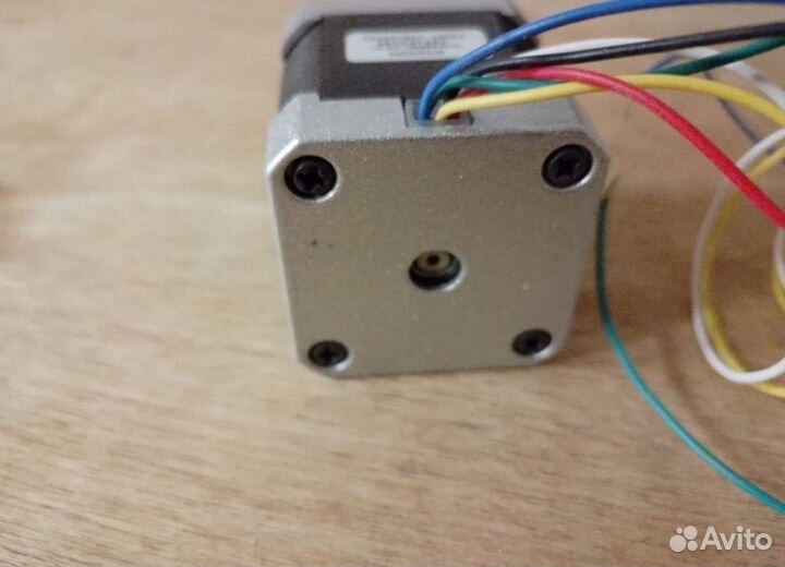 Шаговый двигатель nema 17