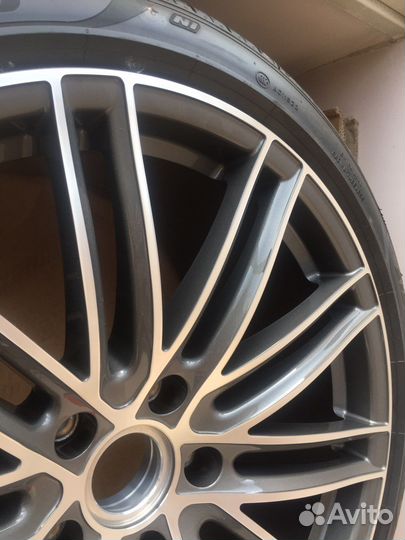 Pirelli P Zero PZ4 275/35 R21 и 315/30 R21