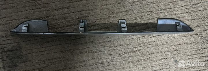 Планка пластиковая на дверь багажника Mitsubishi