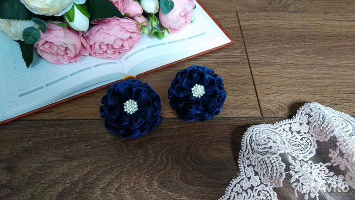 Белые бантики-резиночки для волос