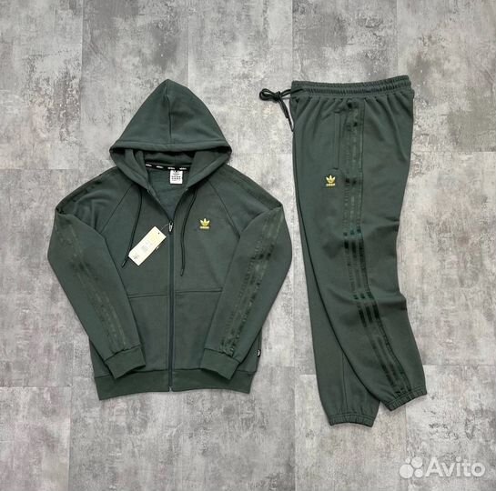 Спортивный костюм adidas