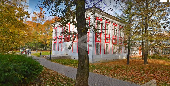 Целиком Здание 304 м², в центре парка