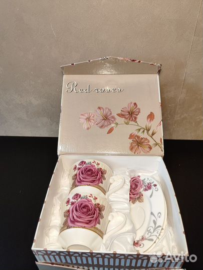 Чайные чашки с блюдцами