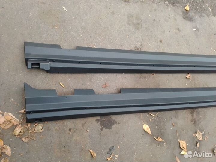 Накладка порога правая Volvo Xc40. 31448224