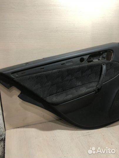 Обшивка двери задняя левая Мерседес W203