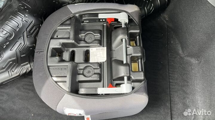 Автокресло бустер Siger, серый IsoFix